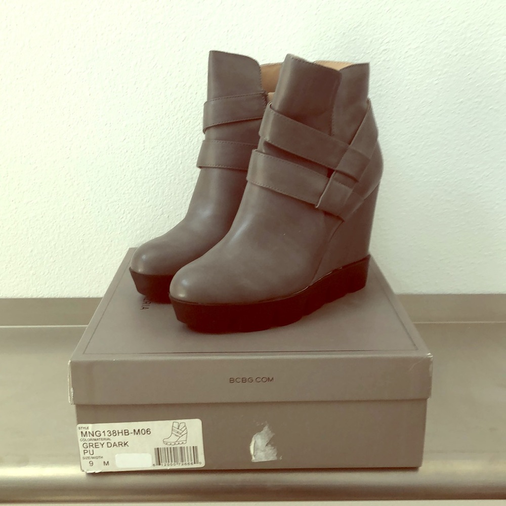 BCBG Gray Platform wedge